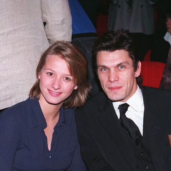Marc Lavoine et Sarah Poniatowski assistent à la finale nationale des "Révélations 95, Les nostalgies de demain" à l'Olympia à Paris le 28 novembre 1995