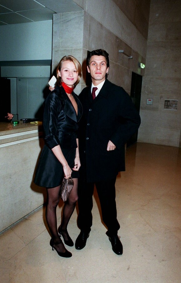 Sarah Poniatowski et Marc Lavoine à la soirée au profit d'Arcat-Sida au Carrousel du Louvre le 2 décembre 1995