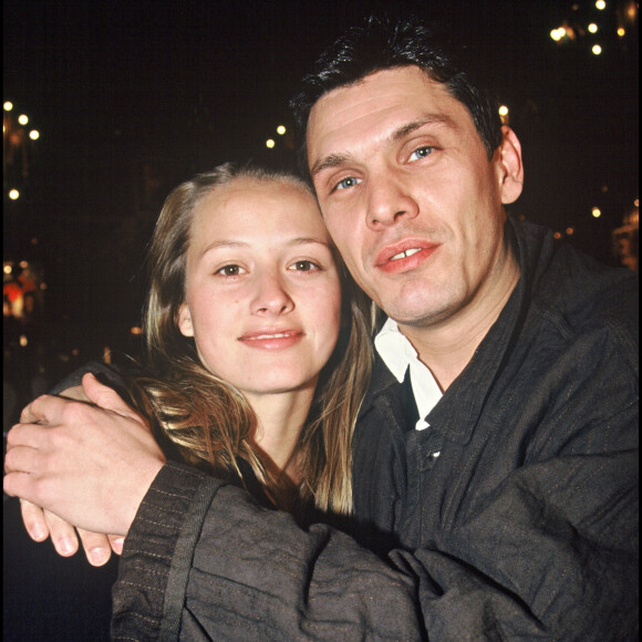 Marc Lavoine et Sarah Poniatowski lors d'une soirée à Paris en 1994