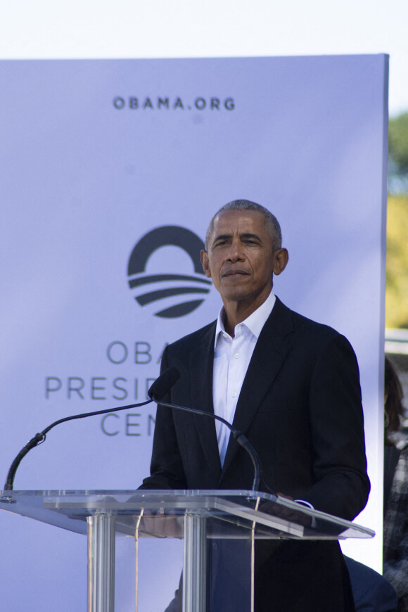 L'ancien président Barack Obama lors de l'inauguration officielle du Obama Presidential Center à Chicago, Illinois, Etats-Unis, le 28 septembre 2021.