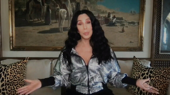 La chanteuse Cher s'entretient avec Stephen Colbert au sujet d'un prochain concert virtuel en 2013