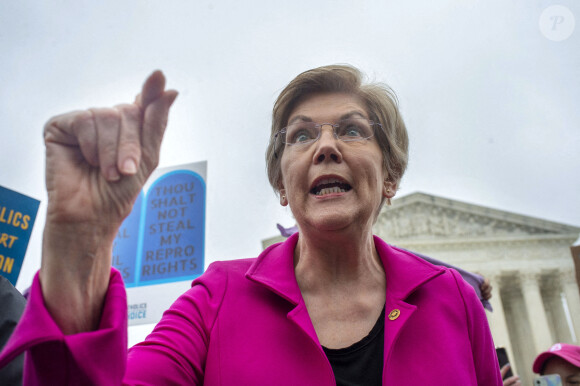 La sénatrice Elizabeth Warren a rejoint la manifestation contre l'abrogation de la loi Roe versus Wade, à Washington le 3 mai 2022