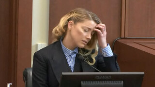 "La boisson était corrélée à la violence" : En larmes au procès, Amber Heard accuse à nouveau Johnny Depp