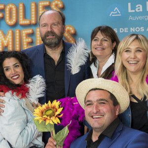 Sabrina Ouazani, Jean-Pierre Améris, la productrice Sophie Révil, Bérangère Krief et l'agriculteur David Caumette - L'équipe du long métrage "Les folies fermières" présentent le film à Lyon lors d'une réception en présence du scénariste du film, JP.Améris, la productrice S.Révil et D.Caumette, l'agriculteur qui a inspiré l'histoire portée à l'écran. © Sandrine Thesillat / Panoramic / Bestimage