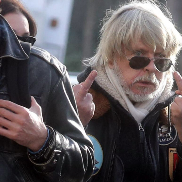 Le chanteur Renaud - Obsèques de Thierry Séchan frère du chanteur Renaud) au cimetière du Montparnasse à Paris le 16 janvier 2019. Après une cérémonie au temple protestant Port Royal, la famille de T. Séchan s'est retrouvée dans un immeuble avant de se rendre au cimetière du Montparnasse.