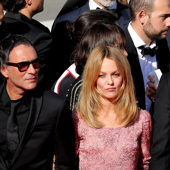 Vanessa Paradis, Samuel Benchetrit - Montée des marches du film "De son vivant" lors du 74e Festival de Cannes. Le 10 juillet 2021. © Borde-Jacovides-Moreau / Bestimage