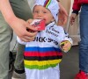 Nino, grand supporter de son papa Julian Alaphilippe