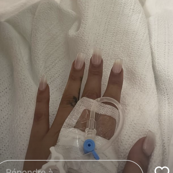 Maeva Ghennam a révélé se trouver à l'hôpital à cause d'une forte allergie - Instagram