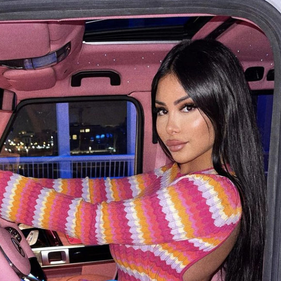 Maeva Ghennam, candidate de télé-réalité aux millions d'abonnés, sur Instagram