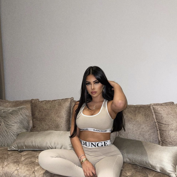 Maeva Ghennam, candidate de télé-réalité aux millions d'abonnés, sur Instagram