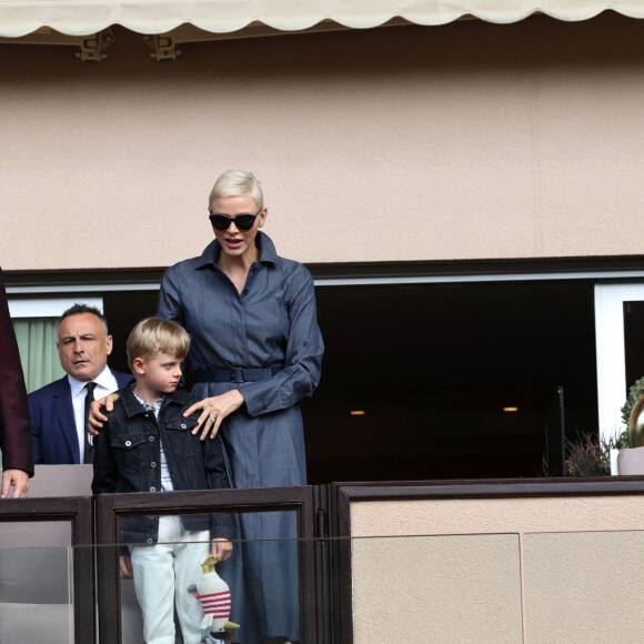 Le prince Albert II de Monaco, la princesse Charlène de Monaco et leurs enfants le prince Jacques de Monaco et la princesse Gabriella de Monaco - Le prince Albert II de Monaco, la princesse Charlène de Monaco et leurs enfants le prince Jacques de Monaco et la princesse Gabriella de Monaco lors de l' édition 2022 du Tournoi Sainte Dévote de Rugby au Stade Louis II à Monaco le 7 mai 2022. © Claudia Albuquerque / Bestimage