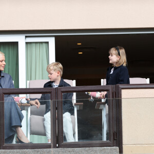 Le prince Albert II de Monaco, la princesse Charlène de Monaco et leurs enfants le prince Jacques de Monaco et la princesse Gabriella de Monaco - Le prince Albert II de Monaco, la princesse Charlène de Monaco et leurs enfants le prince Jacques de Monaco et la princesse Gabriella de Monaco lors de l' édition 2022 du Tournoi Sainte Dévote de Rugby au Stade Louis II à Monaco le 7 mai 2022. © Claudia Albuquerque / Bestimage