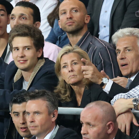 Exclusif - Claire Chazal avec son fils François Poivre d'Arvor et un ami le banquier Christophe de Backer assistent au quart finale de la Ligue des Champions de football au Parc des Princes entre le PSG et le FC Barcelone à Paris le 15 avril 2015.