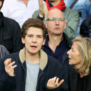 Exclusif - Claire Chazal avec son fils François Poivre d'Arvor et un ami assistent au quart finale de la Ligue des Champions de football au Parc des Princes entre le PSG et le FC Barcelone à Paris le 15 avril 2015.