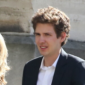 Claire Chazal et son fils François Poivre d'Arvor - Obsèques de Josette Chazal, la mère de Claire Chazal, en l'église Notre Dame d'Auteuil à Paris, le 14 avril 2015.