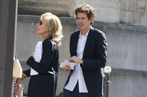 Claire Chazal et son fils François Poivre d'Arvor - Obsèques de Josette Chazal, la mère de Claire Chazal, en l'église Notre Dame d'Auteuil à Paris, le 14 avril 2015.