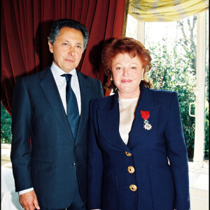 Archives - Régine et son mari Roger Choukroun - Elle reçoit la légion d'honneur en 1996 à l'Elysée.