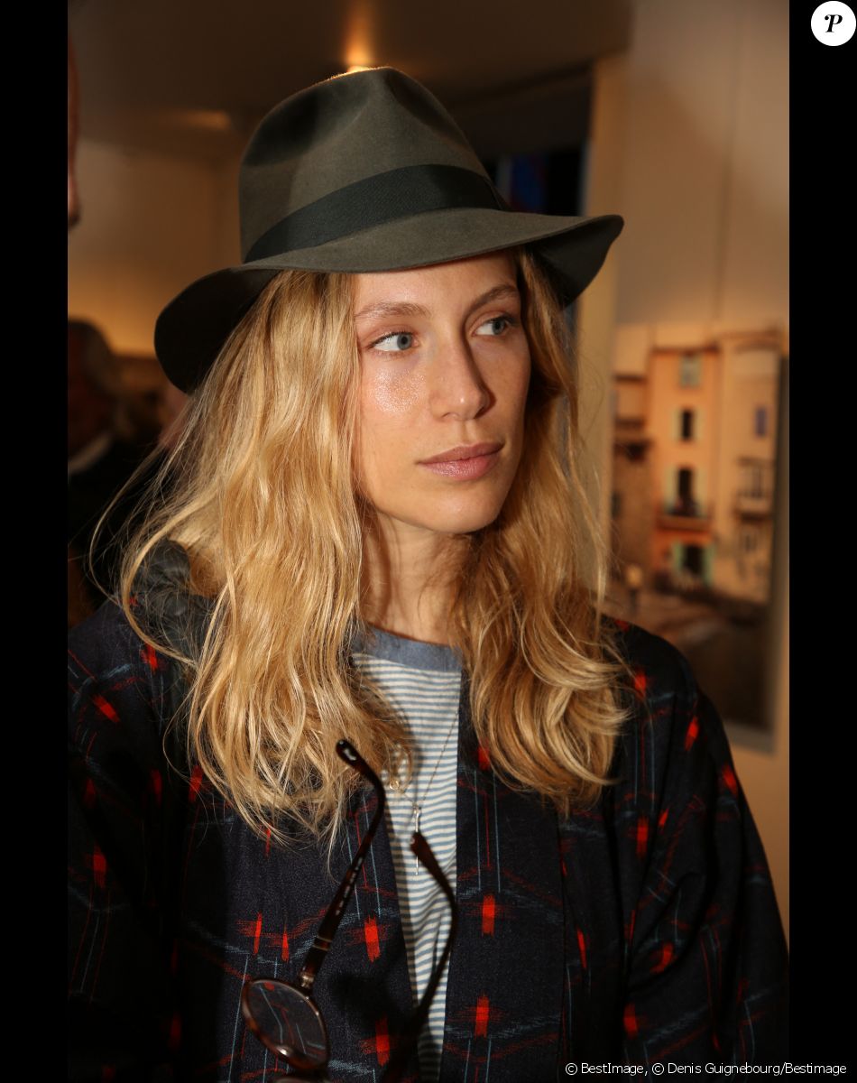 Exclusif - Marie de Villepin - Vernissage de l'exposition photographique de Nicolas Rachline (petit-fils de Marcel Bleustein-Blanchet) "Et Dieu créa La Ponche" à la galerie Anne & Just Jaeckin à Paris le 3 mai 2018. © Denis Guignebourg/Bestimage