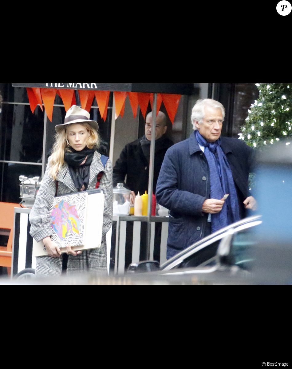 Exclusif - Dominique de Villepin avec sa fille Marie et un ami, sortent de l'hôtel Mark à New York, le 19 janvier 2017.