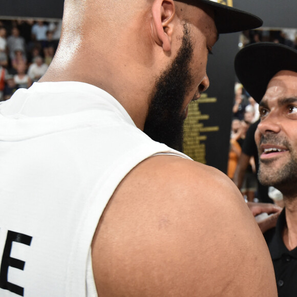 Tony Parker avec Adreian Payne (asvel) - L'ASVEL s'offre un 19ème titre en s'imposant lors du match 5 de la Finale Élite de Basket-ball face à Monaco, à l'arena Astroballe de Villeurbanne, France, le 25 juin 2019. © Frédéric Chambert/Panoramic/Bestimage