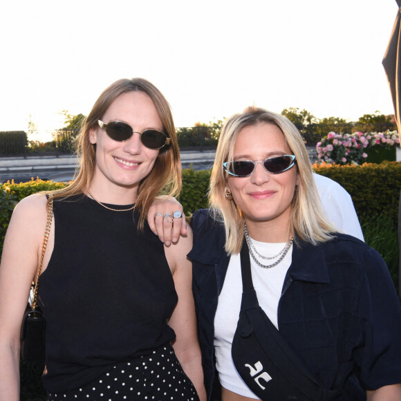 Exclusif - Ana Girardot et Marie Papillon à la soirée de réouverture du Rooftop de l'hôtel The Peninsula Paris le 10 mai 2022. © Rachid Bellak / Bestimage 
