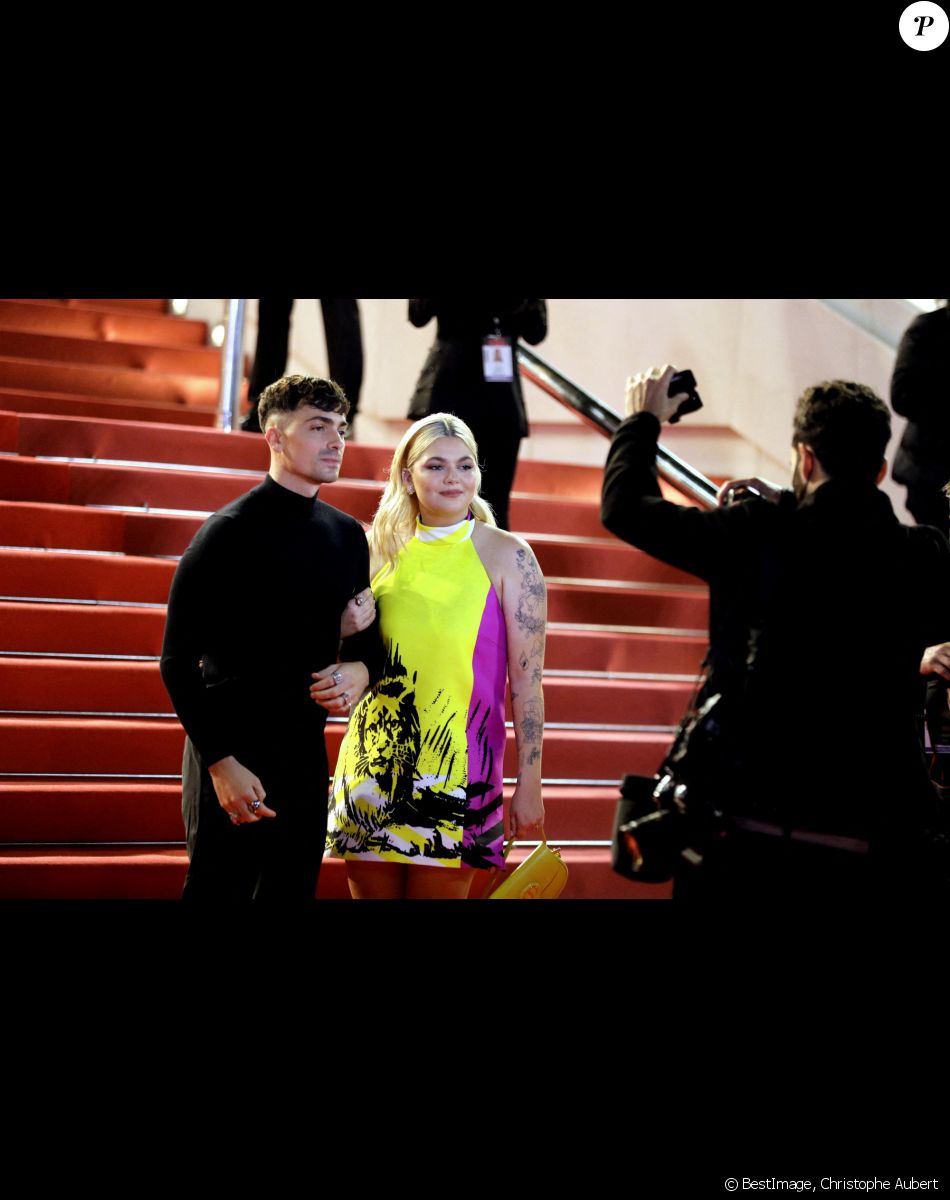 Florian Rossi et sa compagne Louane Emera lors de la 23ème édition des NRJ Music Awards 2021 au Palais des Festivals de Cannes, le 20 novembre 2021. © Christophe Aubert via Bestimage