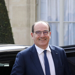 Le premier ministre, Jean Castex arrive au palais présidentiel de l'Élysée, à Paris, le 7 mai 2022, pour assister à la cérémonie d'investiture d'Emmanuel Macron comme président français, suite à sa réélection le 24 avril dernier