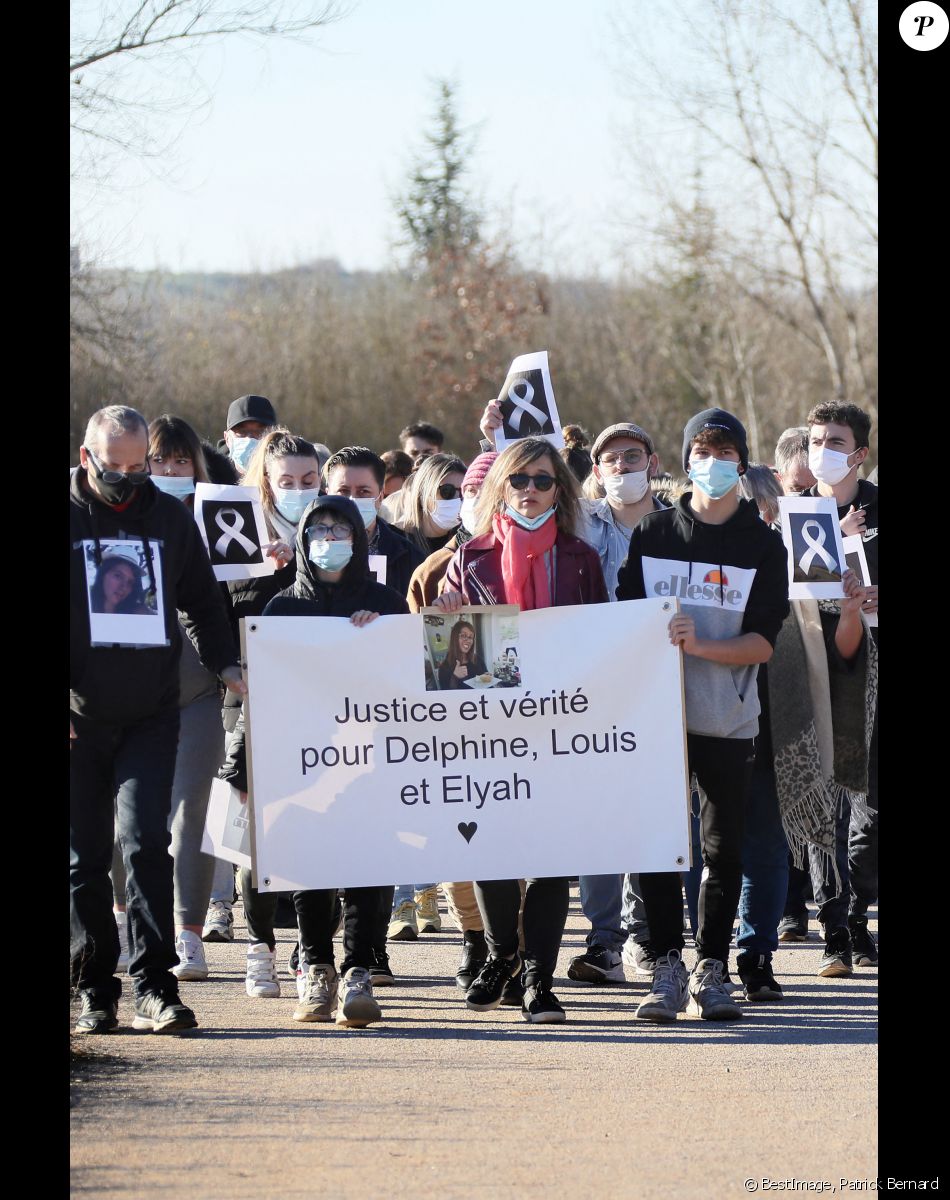 La famille et les proches se sont réunis pour une marche blanche en hommage à Delphine Jubillar, l'infirmière de 33 ans, disparue il y a un an, à Cagnac-les-Mines. Le 19 décembre 2021