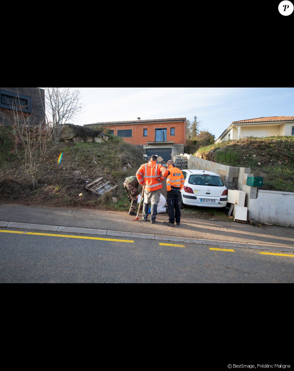 La maison en construction de Delphine Jubillar (Aussaguel), disparue sans laisser de traces depuis le 16 décembre 2020 à Cagnac les Mines dans le Tarn. Un gendarme et une équipe du service des eaux ont mené des investigations pour chercher des traces dans le réseau raccordé à la maison. Le 7 janvier 2021