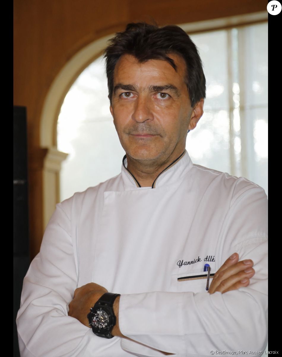 Yannick Alléno - La région île de France et le comité régional du tourisme Paris île de France présentent leur nouvelle édition sur la gastronomie Francilienne, "Etude de marchés, les parcours de la gastronomie en île de France" au Pavillon Ledoyen à Paris le 19 septembre 2017. © Marc Ausset- Lacroix/Bestimage