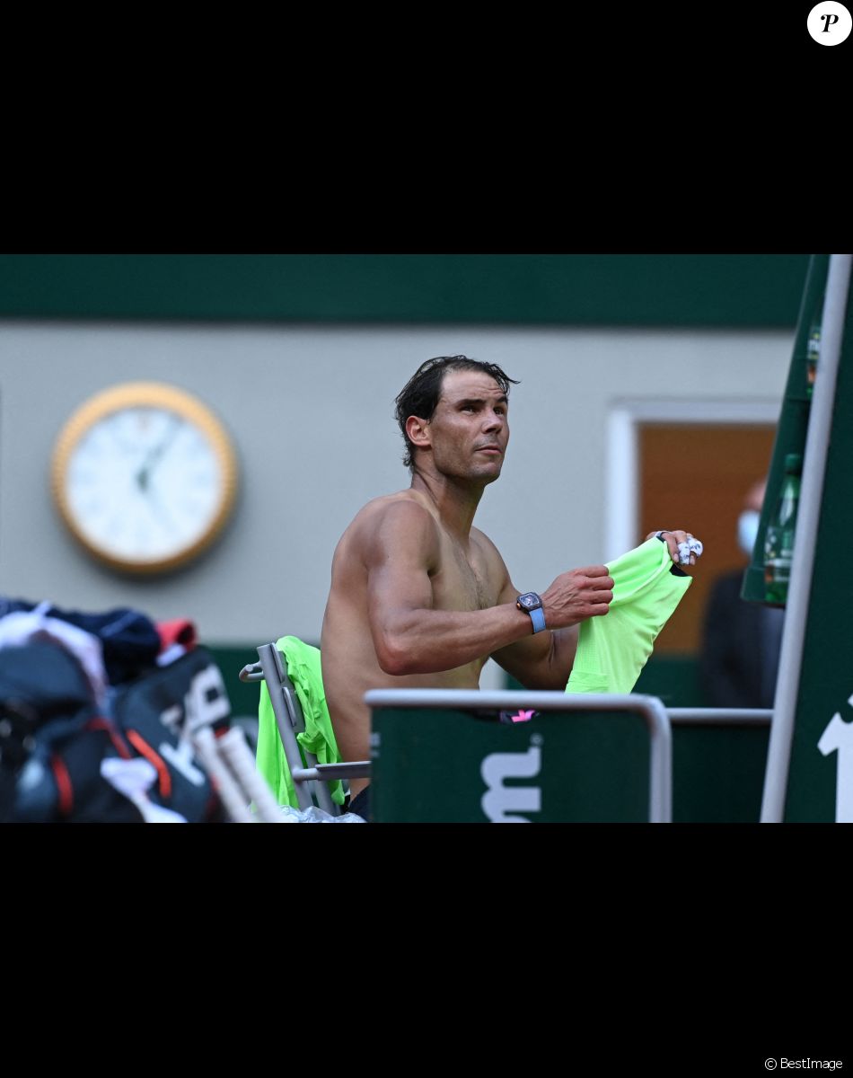 L'Espagnol Rafael Nadal gagne sa place en demi-finale en battant l'Argentin Diego Schwartzman (6-3, 4-6, 6-4, 6-0) lors des Internationaux de France de tennis de Roland Garros, le 9 juin 2021. © Chryslene Caillaud / Panoramic / Bestimage