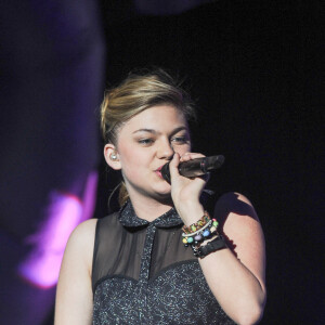 Archives - La chanteuse Louane en concert au Zénith de AMIENS lors de sa première tournée avec les 8 gagnants de la première saison de THE VOICE en 2007