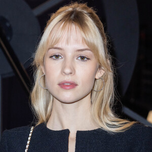 La chanteuse Angele - Photocall du 2ème défilé de mode Haute-Couture 2022 "Chanel" au Grand Palais Ephémère à Paris. Le 25 janvier 2022 © Olivier Borde / Bestimage