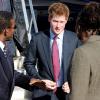 Prince Harrry à la Barbade  est accueilli par les autorités locales à l'aéroport (29 janvier 2010)