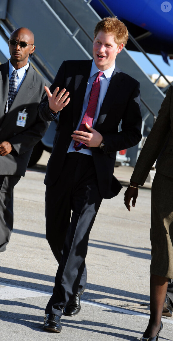 Prince Harrry à l'aéroport de la Barbade (29 janvier 2010)