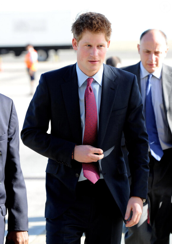 Prince Harrry accueilli à l'aéroport de la Barbade (29 janvier 2010)