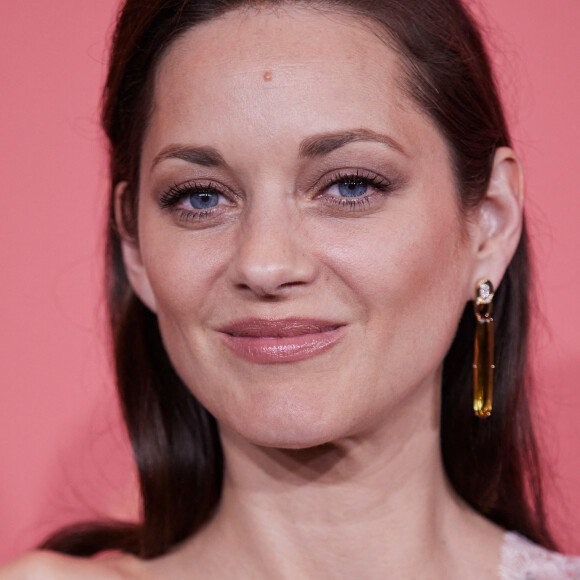 Marion Cotillard au photocall du dîner d'ouverture du 74ème Festival International du Film de Cannes au Palm Beach à Cannes. Le 6 juillet 2021 © Borde-Jacovides-Moreau / Bestimage 