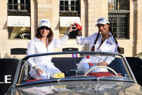 Exclusif - Sandra Murcia et Elisabeth Mousny prennent le départ de la 21éme édition du Rallye des Princesses aux couleurs du Musée océanographique de Monaco et Klausen cars, Place Vendôme à Paris