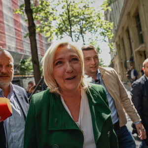 Marine Le Pen, candidate à la présidence du parti d'extrême droite français Rassemblement national (RN) arrive au siège du RN à Paris, France, le 25 avril 2022, au lendemain des résultats de la second tour de l'élection présidentielle française