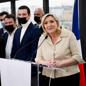 Marine Le Pen, candidate Rassemblement National (RN) à l'élection présidentielle, au côté de Jordan Bardella, présente ses voeux à la presse