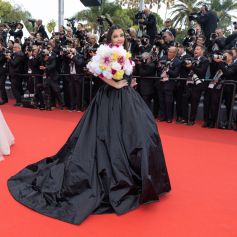Elle Fanning, Aishwarya Rai Bachchan - Montée des marches du film " Top Gun : Maverick" lors du 75ème Festival International du Film de Cannes. Le 18 mai 2022 © Olivier Borde / Bestimage 