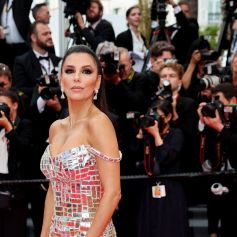 Eva Longoria - Montée des marches du film "Top Gun : Maverick" lors du 75ème Festival International du Film de Cannes. Le 18 mai 2022 © Cyril Moreau / Bestimage 