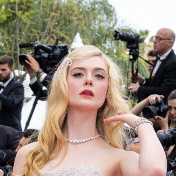 Elle Fanning - Montée des marches du film "Top Gun : Maverick" lors du 75ème Festival International du Film de Cannes. Le 18 mai 2022 © Olivier Borde / Bestimage 