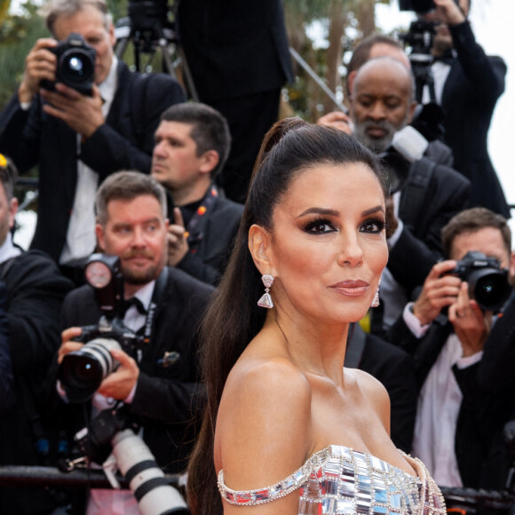 Eva Longoria - Montée des marches du film "Top Gun : Maverick" lors du 75ème Festival International du Film de Cannes. Le 18 mai 2022 © Olivier Borde / Bestimage 