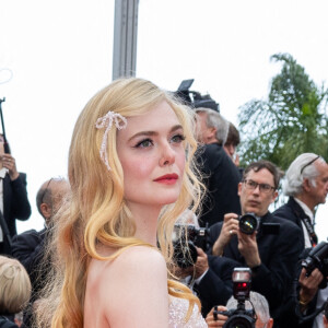 Elle Fanning - Montée des marches du film "Top Gun : Maverick" lors du 75ème Festival International du Film de Cannes. Le 18 mai 2022 © Olivier Borde / Bestimage 