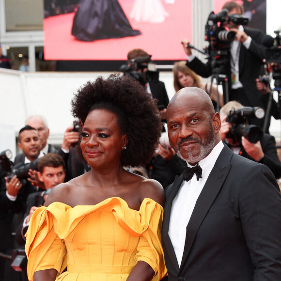 Viola Davis et son mari Julius Tennon - Montée des marches du film " Top Gun : Maverick " lors du 75ème Festival International du Film de Cannes. Le 18 mai 2022 © Cyril Moreau / Bestimage 