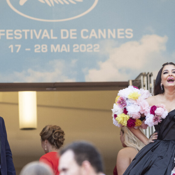 Aishwarya Rai Bachchan et Eva Longoria - Montée des marches du film " Top Gun : Maverick " lors du 75ème Festival International du Film de Cannes. Le 18 mai 2022 © Cyril Moreau / Bestimage 