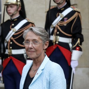 Passation de pouvoirs entre l'ancien Premier ministre français, Jean Castex et la nouvelle Première ministre française, Elisabeth Borne à l Hôtel de Matignon à Paris, France, le 16 mai 2022