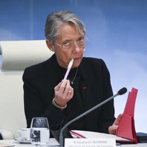 Elisabeth Borne, ministre du travail, de l'emploi et de l'insertion lors de la cellule de crise sur l'accueil des réfugiés ukrainiens en France au ministère de l'intérieur hôtel de Beauvau, à Paris, France, le 22 mars 2022