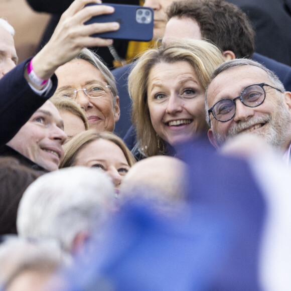 Olivier Dussopt, Franck Riester, Élisabeth Borne, Barbara Pompili - Le président Emmanuel Macron prononce un discours au Champ de Mars le soir de sa victoire à l'élection présidentielle le 24 avril 2022